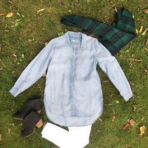 🌸GAP Chambray Shirt